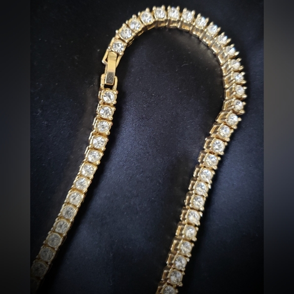 ANN TAYLOR STUNNING GOLD AND CRYSTAL ENCRUSTED NECKLACE | Gold Tone - Picture 7 of 10